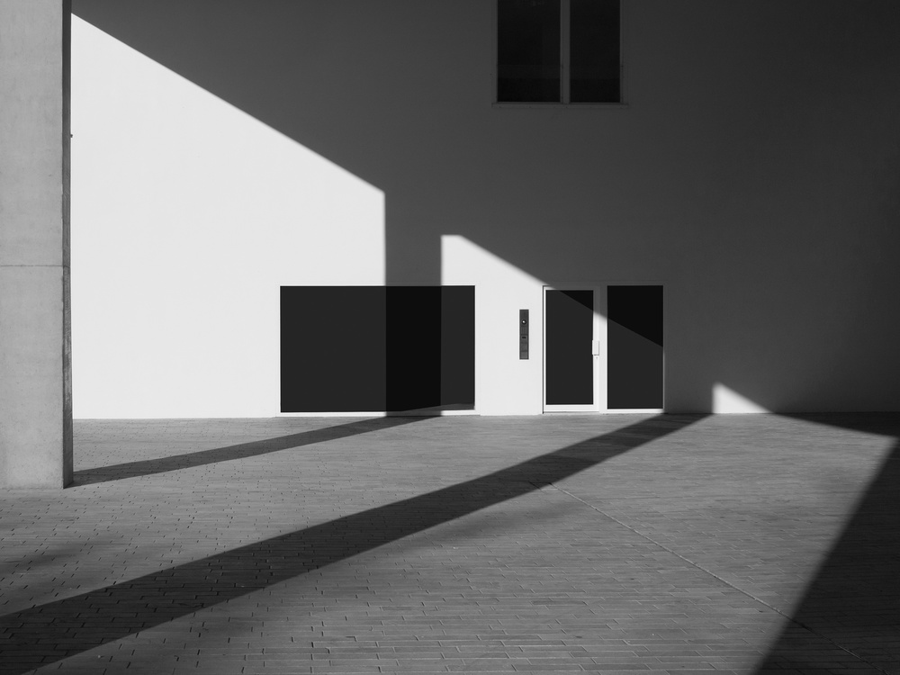 Shadows od Luc Vangindertael (laGrange)