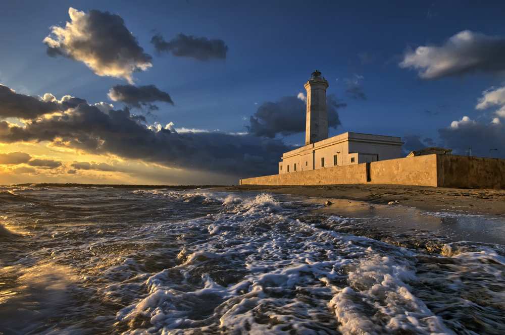 The lighthouse seen from the sea od Luigi Chiriaco