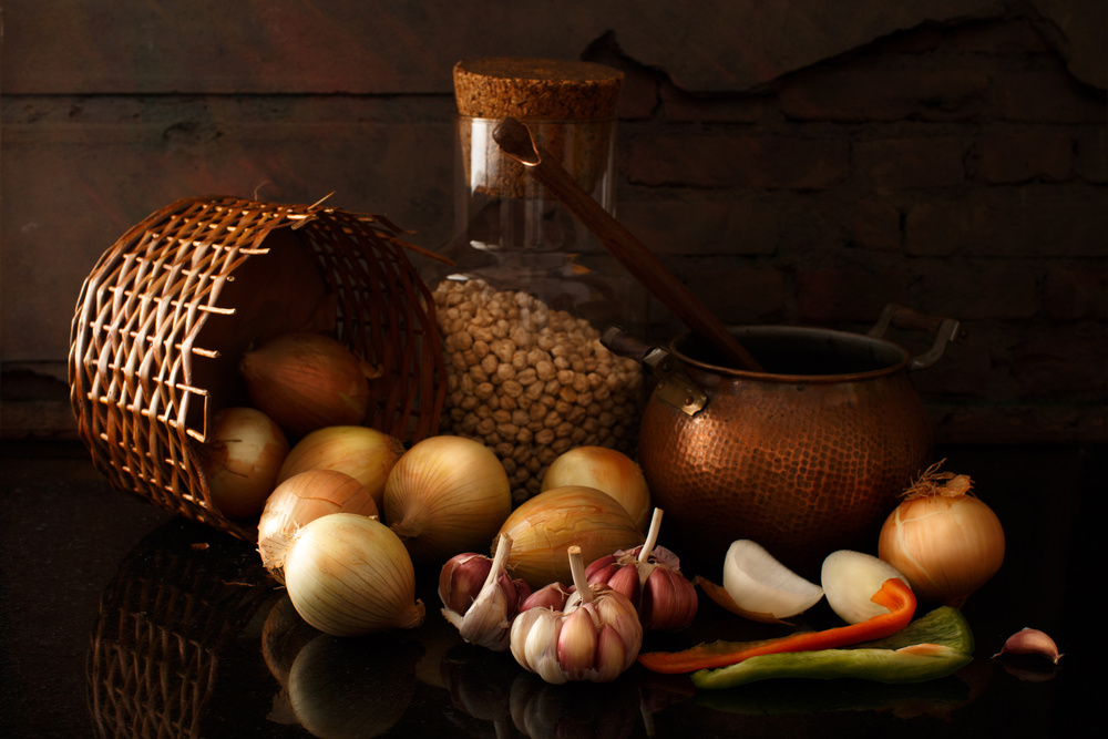 Garlics and onions od Luiz Laercio