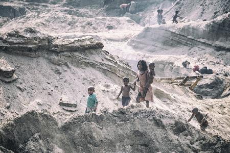 Children from the quarry in Jaflong