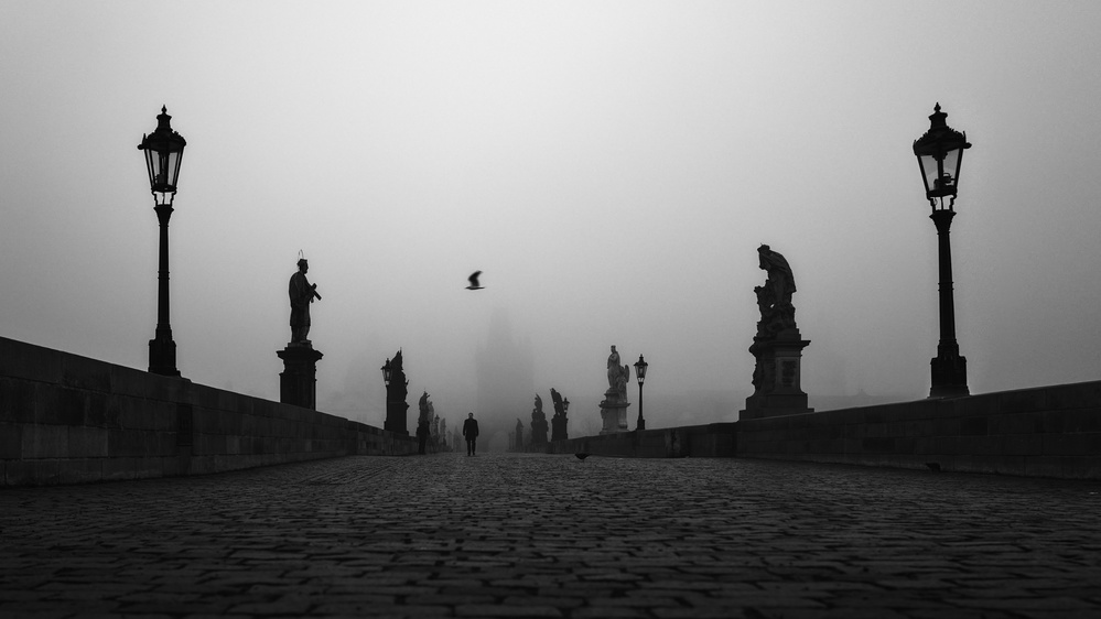 Prague - Misty Bridge od Martin Froyda