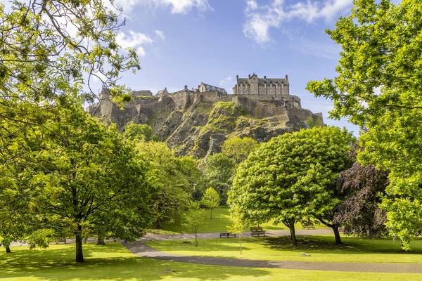 Princess Street Gardens & Edinburgh Castle od Melanie Viola