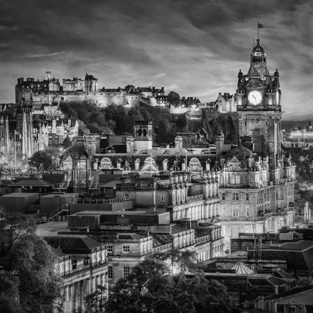 Večerní dojem z Edinburghu - Monochrome