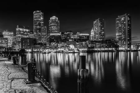 BOSTON Fan Pier Park & Skyline v noci | monochromatický