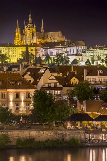 Pražský hrad a Svatovítská katedrála v noci