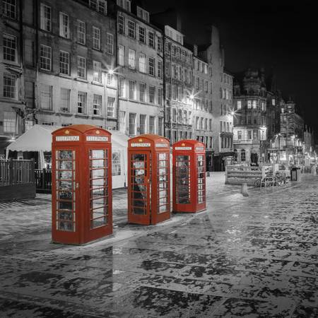 Červené telefonní budky na Královské míli v Edinburghu - Colorkey