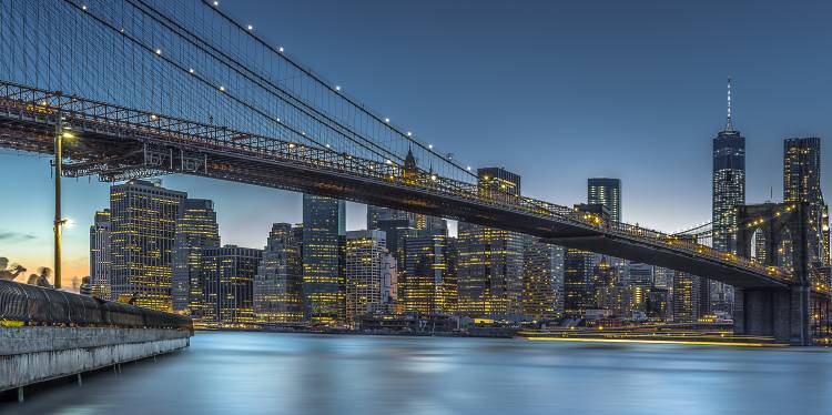 New York - Blue Hour over Manhattan od Michael Jurek