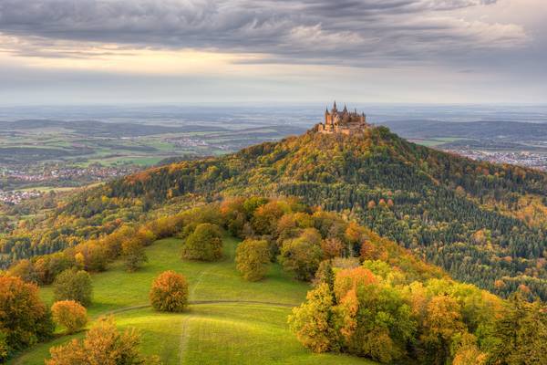 Burg Hohenzollern im Herbst od Michael Valjak