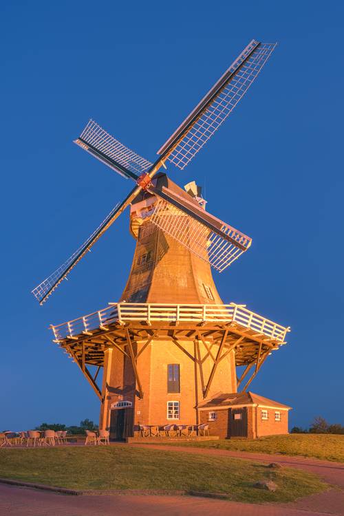 Windmühle in Greetsiel in Ostfriesland od Michael Valjak