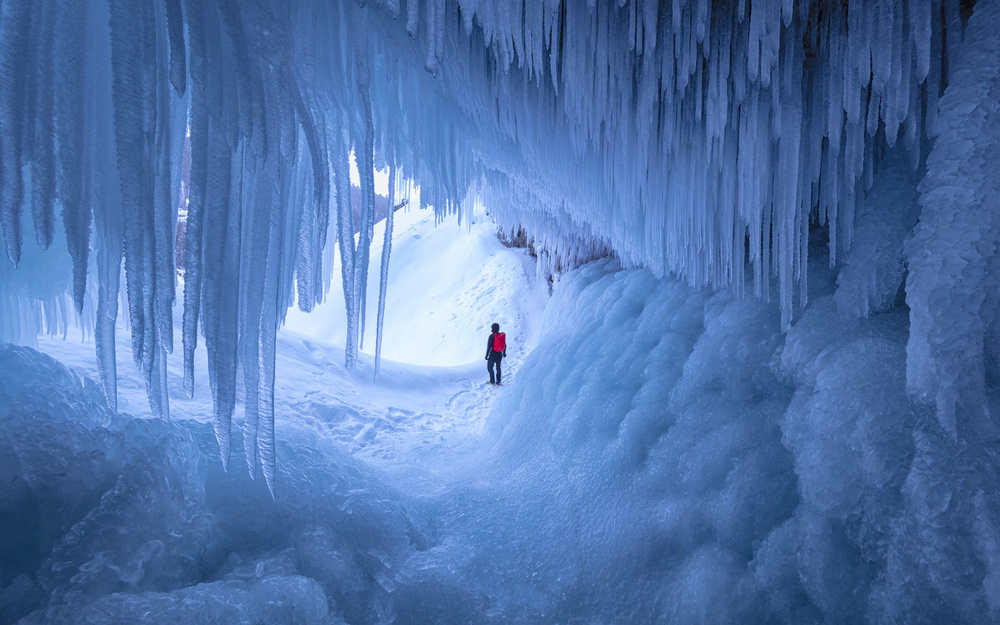 Cave of Ice od Michael Zheng