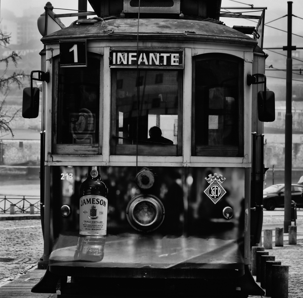 Tramway in Porto Portugal od Michel Fournol