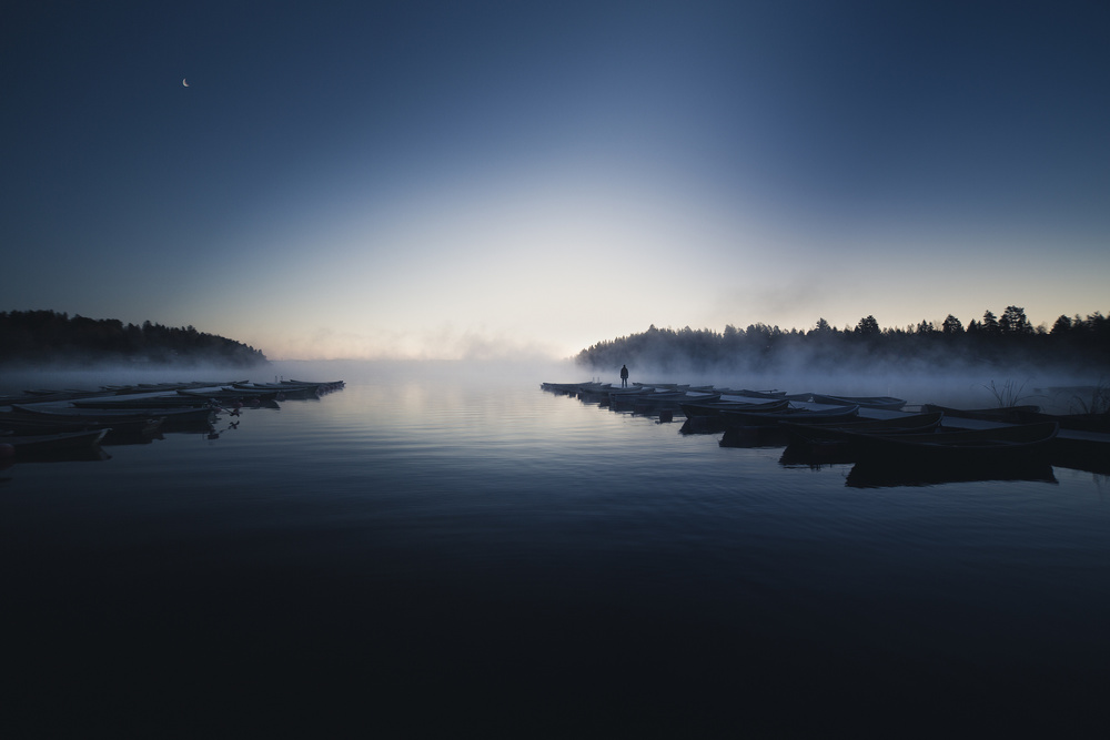 With no sound i await,  like mist on the waves. od Mika Suutari