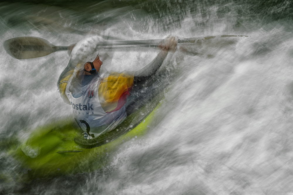 Battle in rapids od Milan Malovrh
