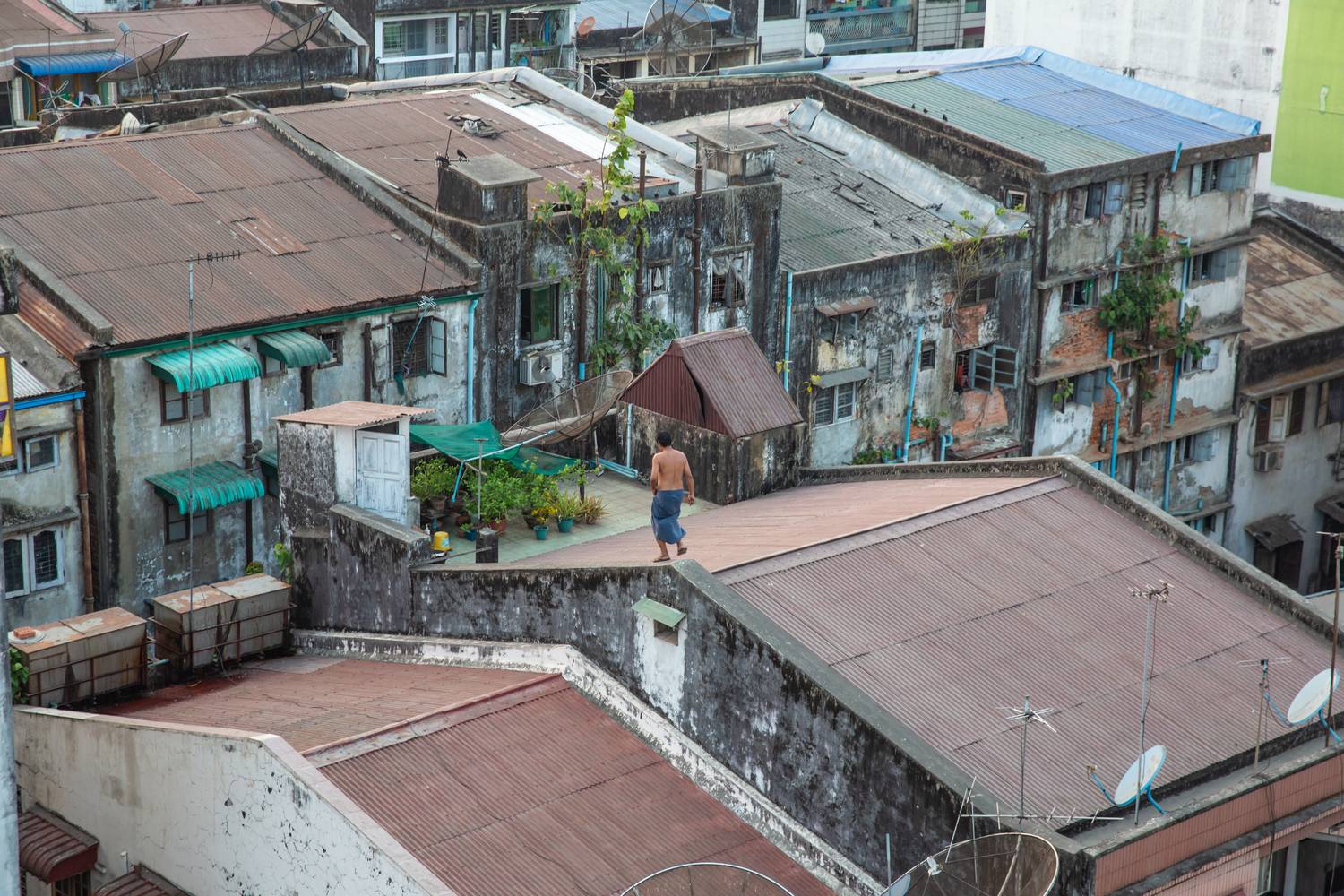 Leben auf dem Dach, Yangon (Rangun) Myanmar (Burma) od Miro May