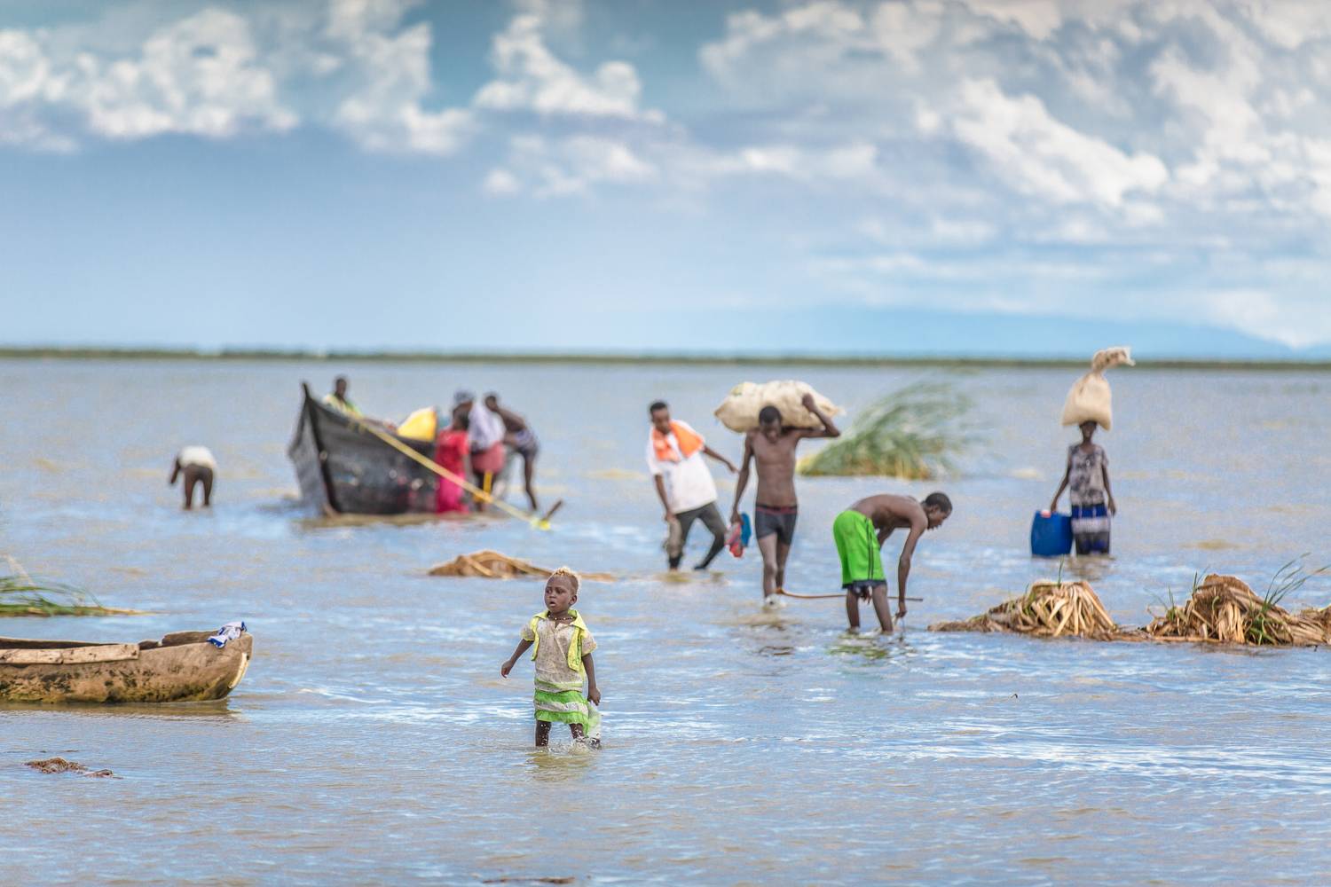 Menschen am Turkana See in Kenia, Afrika. od Miro May