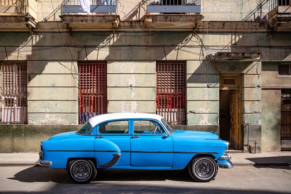 Oldtimer in light and shadow, Havana, Cuba. Havanna, Kuba od Miro May