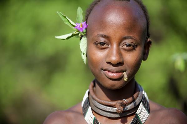 Porträt Frau aus dem Hamer Stamm, Menschen in Omo Valley, Äthiopien, Afrika od Miro May