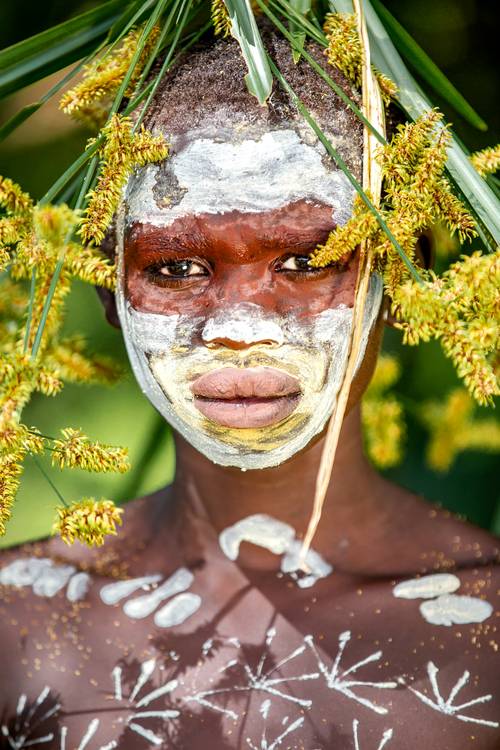 Porträt Junge aus dem Suri / Surma Stamm in Omo Valley, Äthiopien, Afrika od Miro May