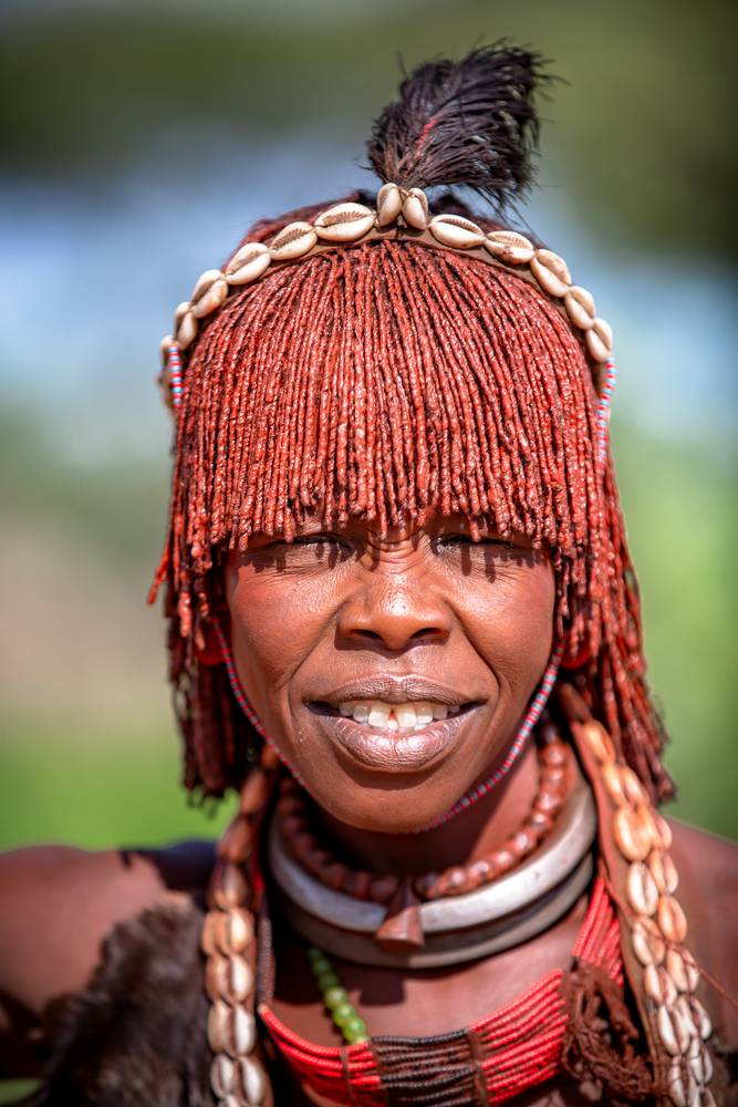 Portrait einer Frau aus dem Hamer Stamm in Afrika, Äthiopien. od Miro May