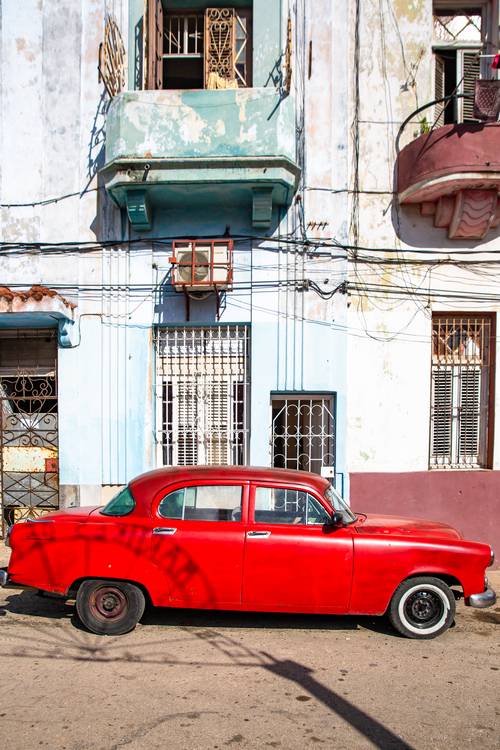 Red Oldtimer in Havana, Cuba. Street in Havanna, Kuba od Miro May