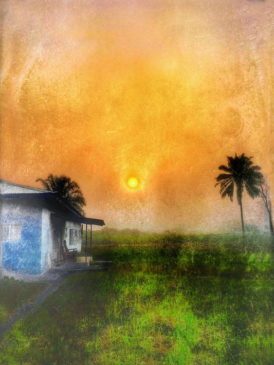 Sonnenaufgang unter Palmen, Haus in Afrika, Sierra Leone, Fotokunst od Miro May