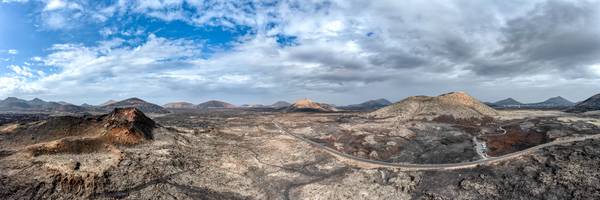 Strasse zum Vulkan, Vulkanlandschaft auf Lanzarote, Kanarische Inseln, Spanien od Miro May