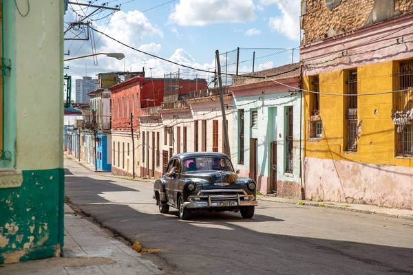 Street in Havana, Cuba. Oldtimer in Havanna, Kuba od Miro May