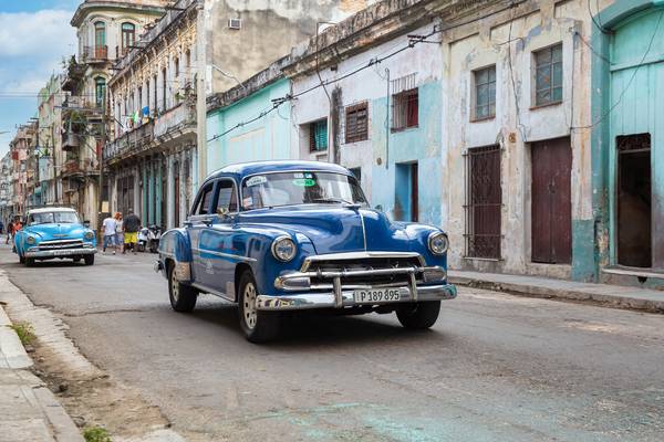 Street in Old Havana, Cuba. Oldtimer in Havanna, Kuba od Miro May