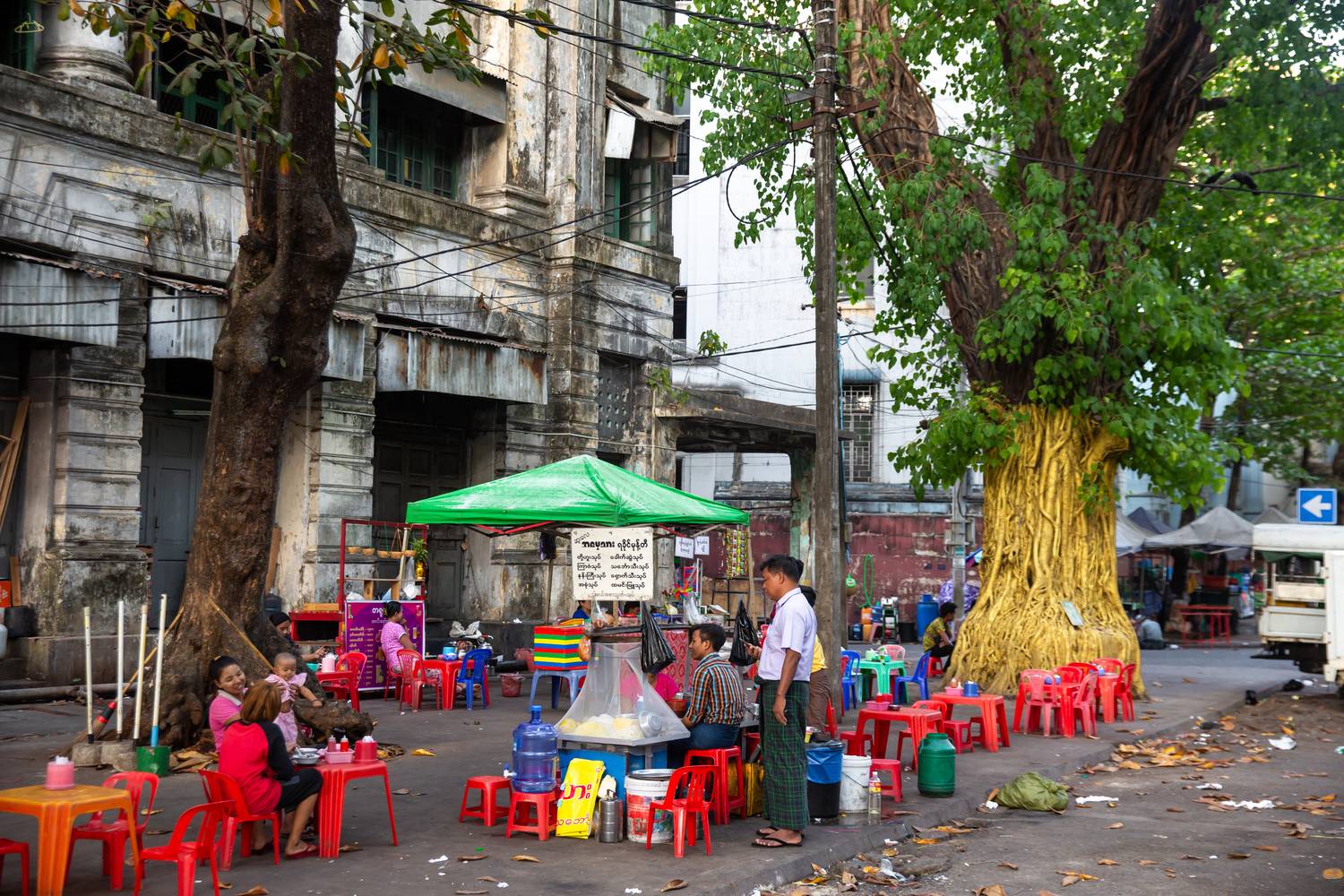 Streetfood in Yangon (Rangun) Myanmar (Burma) od Miro May