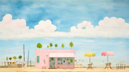 Bunte Aquarelle mit einem Cafe Haus am Strand mit Sonnenschirmen und Wolken. Digital AI