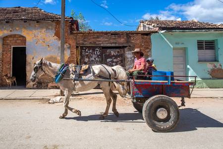 Horse-drawn carriage in Trinidad, Cuba, Street in Kuba