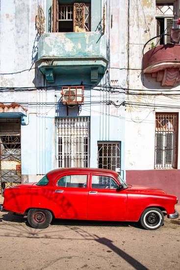 Red Oldtimer in Havana, Cuba. Street in Havanna, Kuba