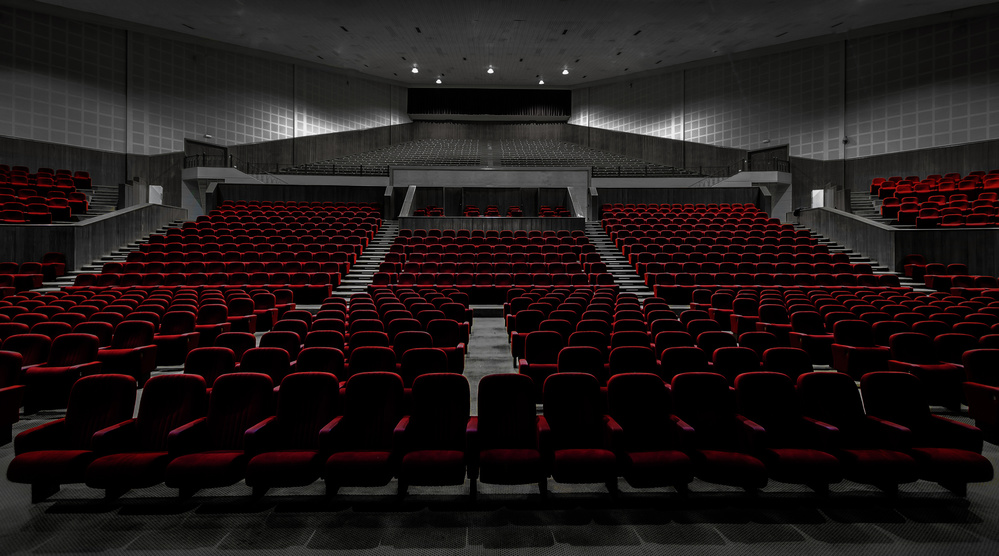 Empty Seats od Muhammad Almasri