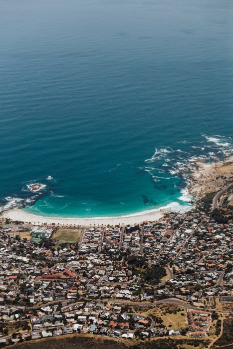 Blick vom Tafelberg auf Kapstadt, Camps Bay od Laura Nenz