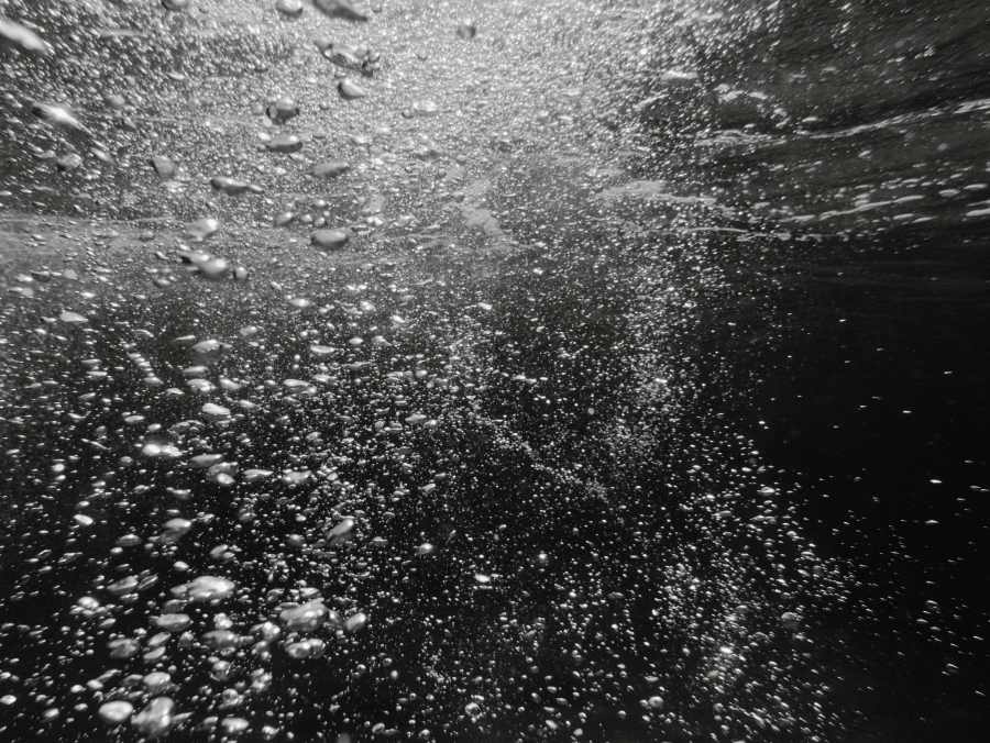 Unterwasserblasen im Mittelmeer, Sardinien od Laura Nenz