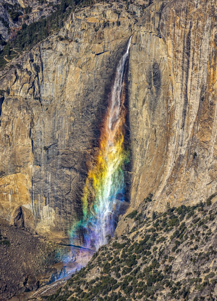 Colorful Upper Yosemite Falls od Ning Lin