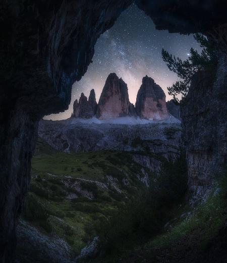 Watching the stars in the cave of tre cime