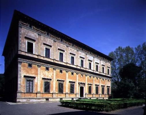 Lateral view of the facade, designed by Baldassarre Peruzzi (1481-1536) 1506 (photo) od 