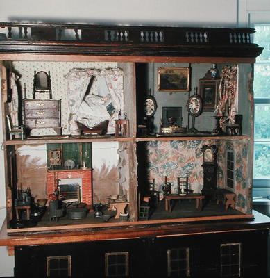 English Doll's House with original contents and wallpaper, c.1800 od 