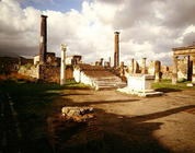 View of the Temple of Apollo (photo)