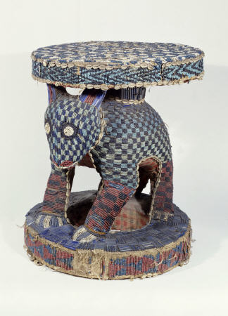 A Fine Cameroon Beaded Stool, The Support Carved As A Leopard, 19th Century od 