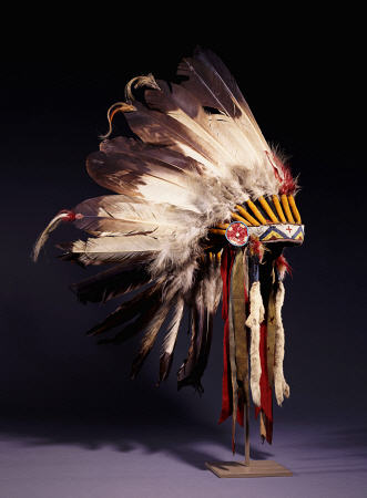 A Fine Sioux War Bonnet, Sewn With Twenty-Nine Eagle Feathers od 