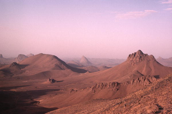 Ahaggar mountains (photo)  od 