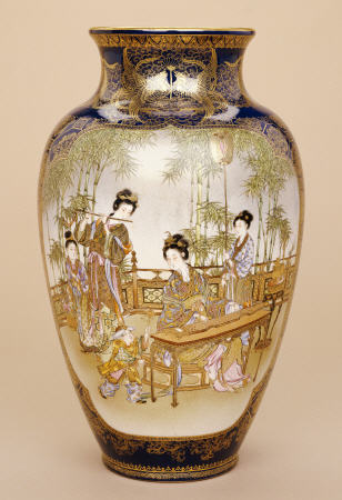 A Large Kinkozan Vase Depicting A Lady Playing A Koto With Ladies And Children Beneath A Wisteria od 