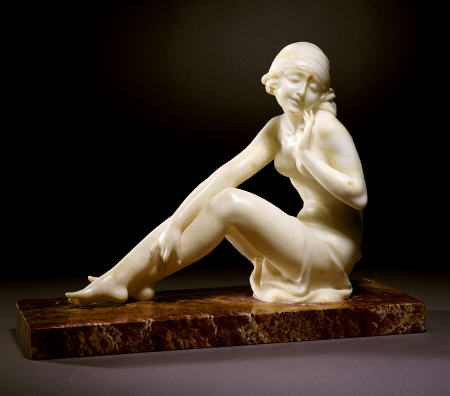 An Art Deco Alabaster Figure Modelled As A Nude Female Bather od 