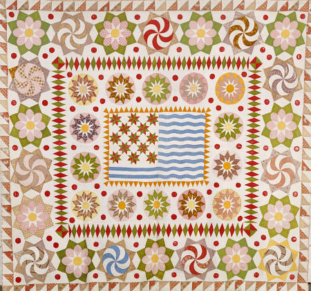 A Pieced And Appliqued Cotton Quilted Coverlet, od 