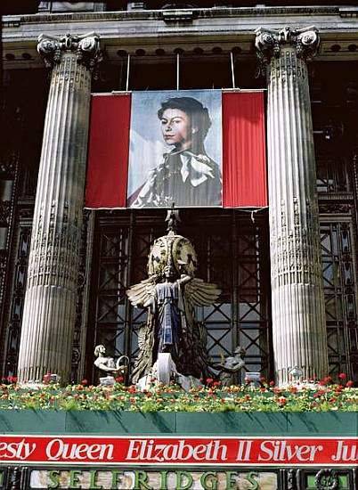 Banner celebrating Queen Elizabeth IIs Silver Jubilee in 1977 od 