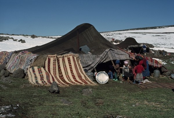 Berber Camp in Atlas (photo)  od 