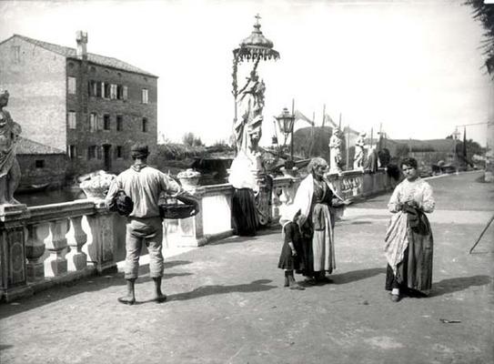 Beggars and Peasants, Chioggia (b/w photo) od 