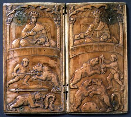 Consular diptych depicting officials presiding over bear-baiting, Roman (ivory) od 